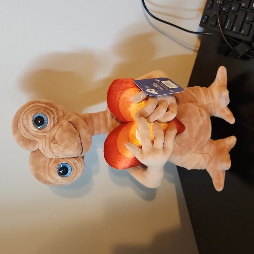 Universal Studios E.T. 40th Anniversary Plush 16" Holding Heart Stuffed Toy